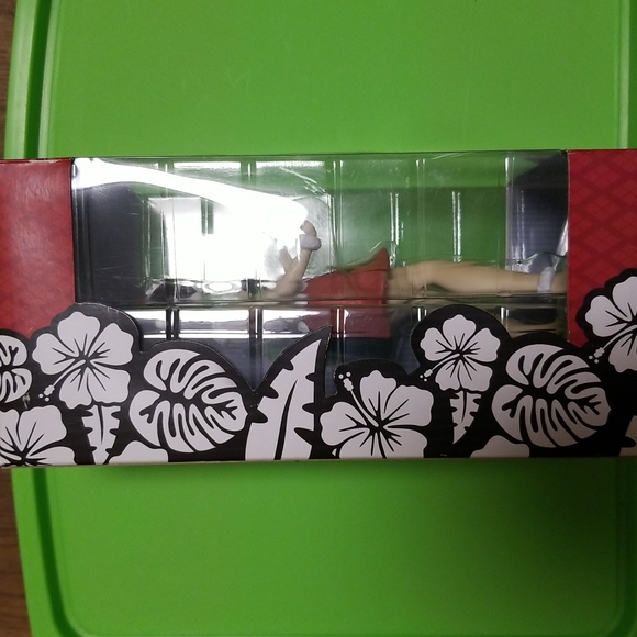 Harley Quinn Hula Girl - Picture 4 of 4